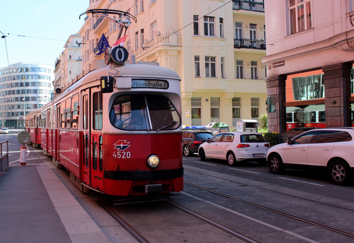 Wien Wiener Linien: Eine E1+c3-Garnitur (E1 4520 + c3 1211) auf der SL O erreicht am Vormittag des 11. Mai 2017 die Hst. Landstraße, Wien Mitte (Invalidenstraße / Landstraßer Hauptstraße).
