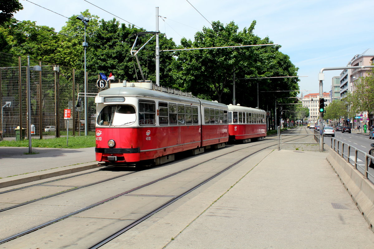 Wien Wiener Linien: Eine E1+c3-Garnitur (E1 4510 + c3 1207) auf der SL 6 erreicht am 11. Mai 2017 die Haltestelle Margaretengürtel / Arbeitergasse.