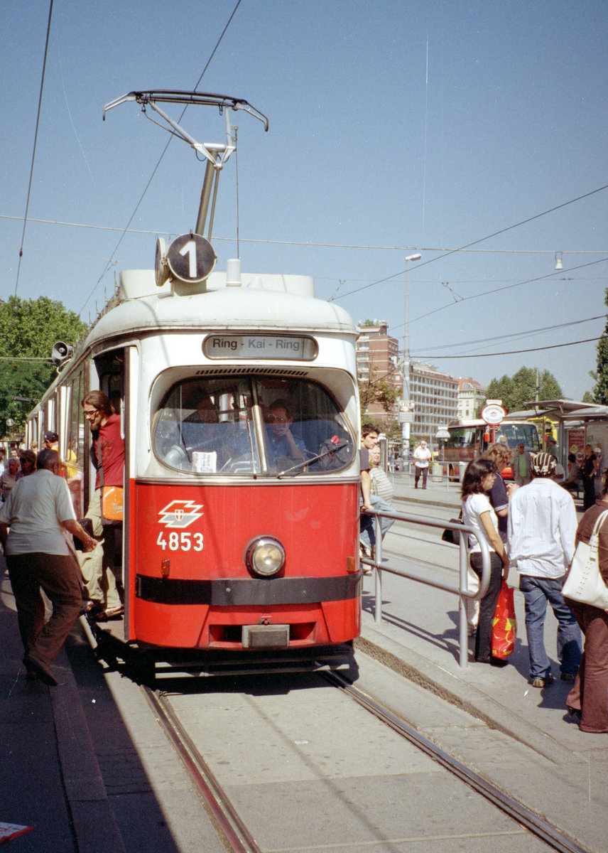 Wien Wiener Linien SL 1 (E1 4853) I, Innere Stadt, Franz-Josefs-Kai / Schwedenplatz am 26. Juli 2007. - Scan von einem Farbnegativ. Film: Agfa Vista 200. Kamera: Leica C2.