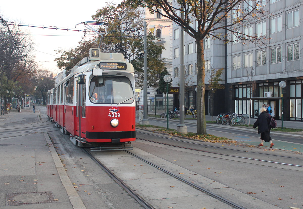 Wien Wiener Linien SL 1 (E2 4009) I, Innere Stadt, Franz-Josefs-Kai / Schottenring am 18. Oktober 2017.