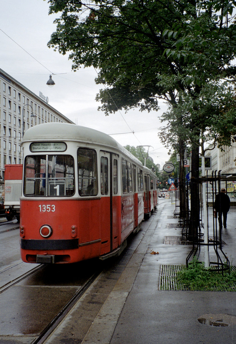 Wien Wiener Linien SL 1 (c4 1353) I, Innere Stadt, Kärntner Ring / Kärntner Straße am 6. August 2010. - Scan eines Farbnegativs. Film: Kodak FB 200-7. Leica C2.
