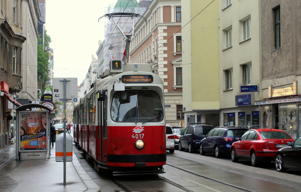 Wien Wiener Linien SL 1 (E2 4017) Löwengasse (Hst. Hetzgasse) am 2. Mai 2015.