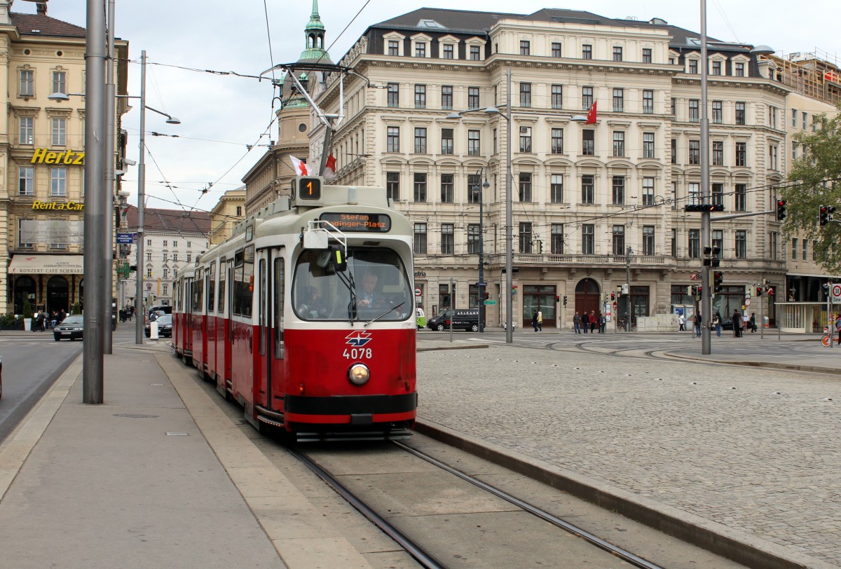 Wien Wiener Linien SL 1 (E2 4078) Schwarzenbergplatz am 1. Mai 2015. - Wegen der 1.Mai-Veranstaltungen am Ring fuhren in der Zeitspanne von ca. 7.30 bis ca. 13.30 die Strassenbahnlinien D, 1, 2 und 71 nach geänderten Fahrplänen und mit geänderten Streckenführungen im 1. Bezirk (in der Inneren Stadt).