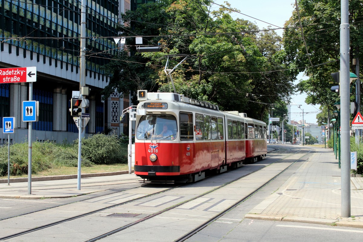Wien Wiener Linien SL 1 (E2 4018) Radetzkystrasse (Hst. Hintere Zollamtsstrasse) am 30. Juni 2015.