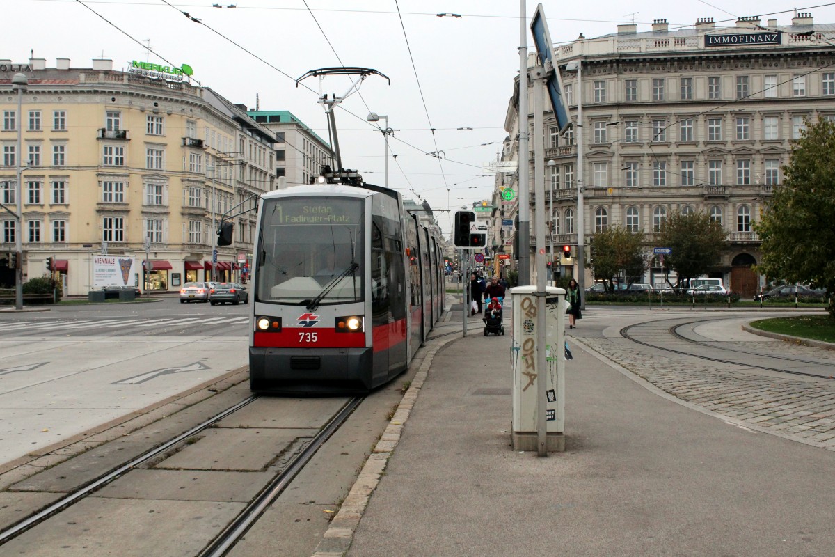 Wien Wiener Linien SL 1 (B1 735) Karlsplatz am 11. Oktober 2015.