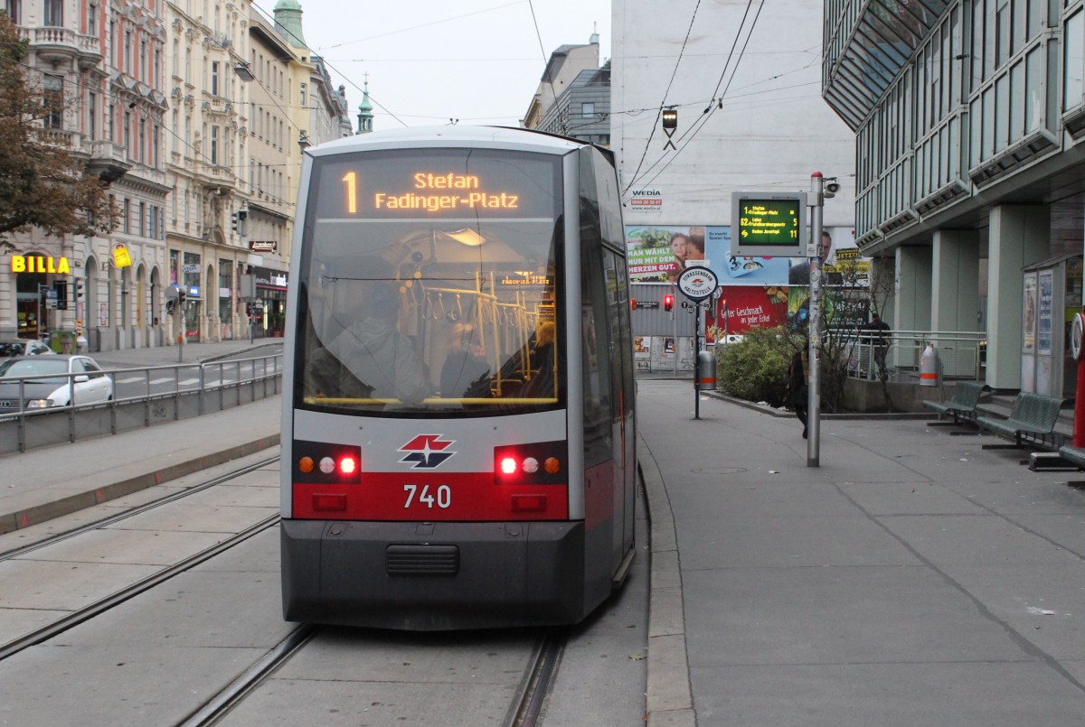 Wien Wiener Linien SL 1 (B1 740) Wiedner Hauptstraße (Hst. Resselgasse) am 11. Oktober 2015.