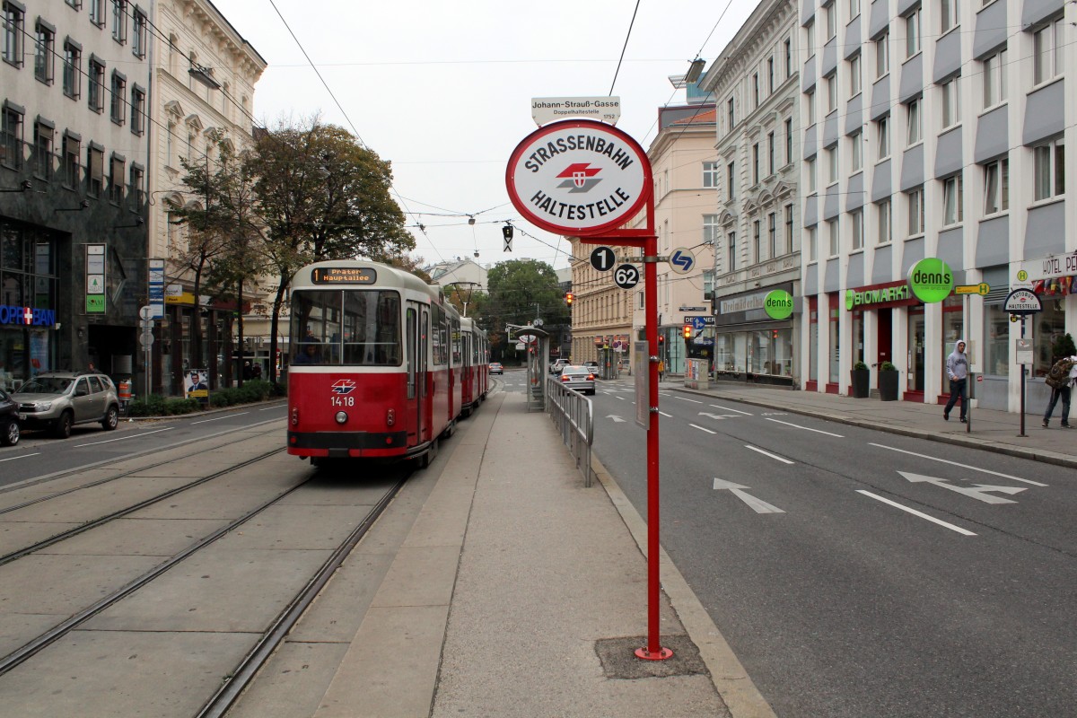 Wien Wiener Linien SL 1 (c5 1418 + E2 4018) Wiedner Hauptstraße (Hst. Johann-Strauß-Gasse) am 11. Oktober 2015. - E2 4018: SGP 1978; c5 1418: Rotax 1978.