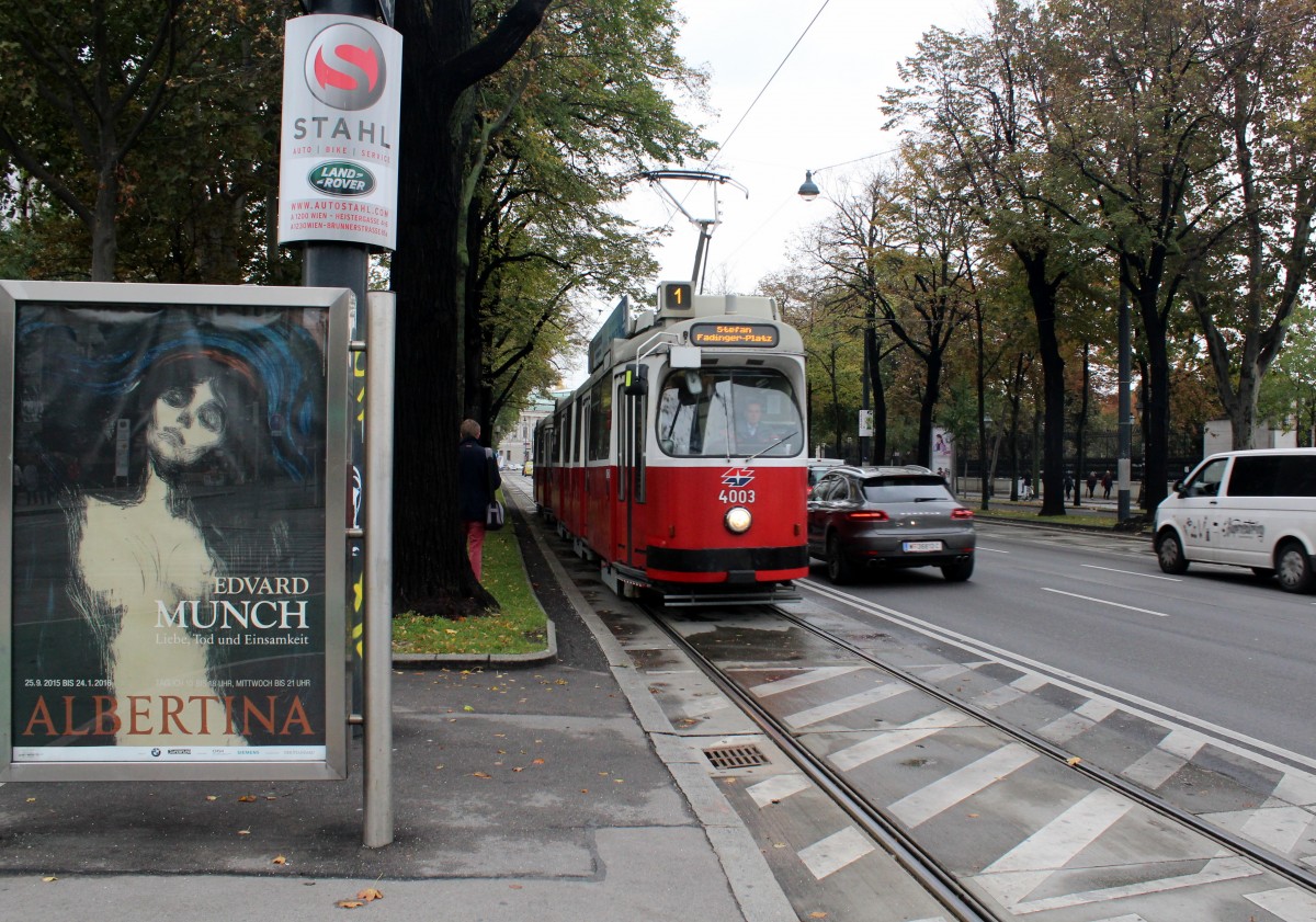 Wien Wiener Linien SL 1 (E2 4003) Burgring / Maria-Theresien-Platz / Burgtor am 14. Oktober 2015.