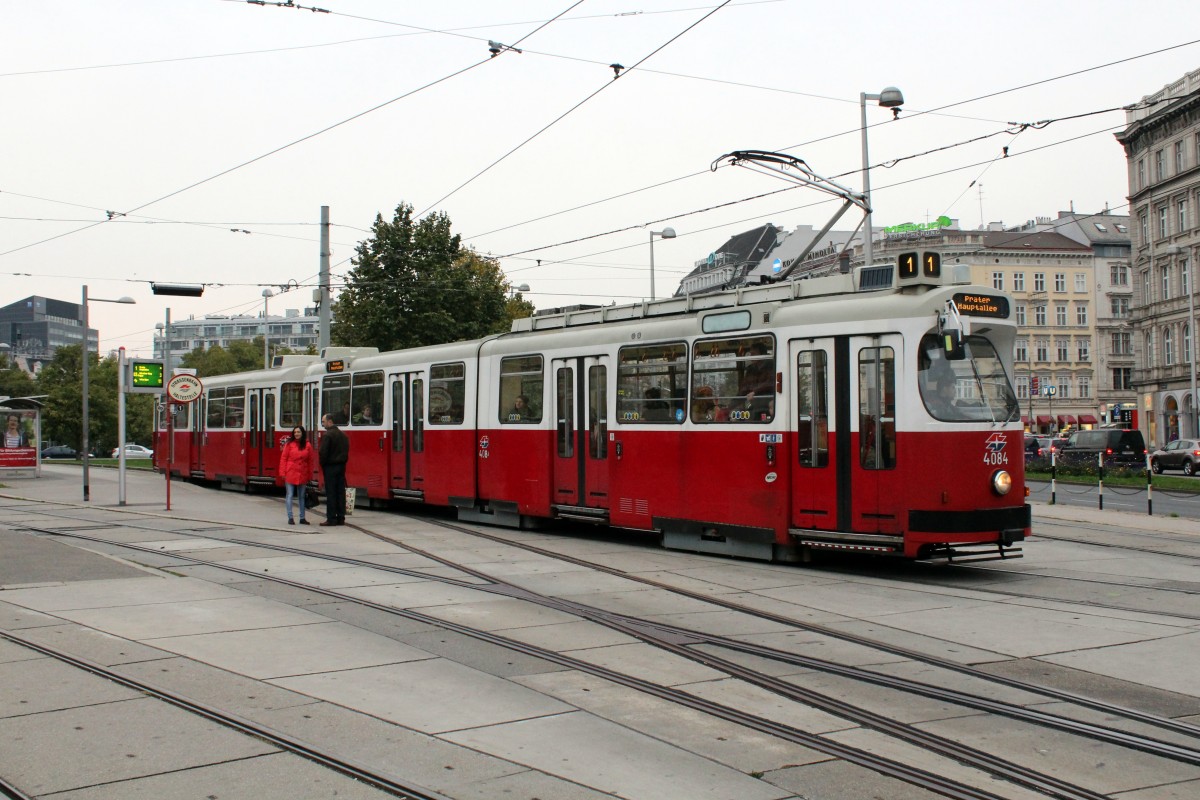 Wien Wiener Linien SL 1 (E2 4084) Karlsplatz am 11. Oktober 2015.
