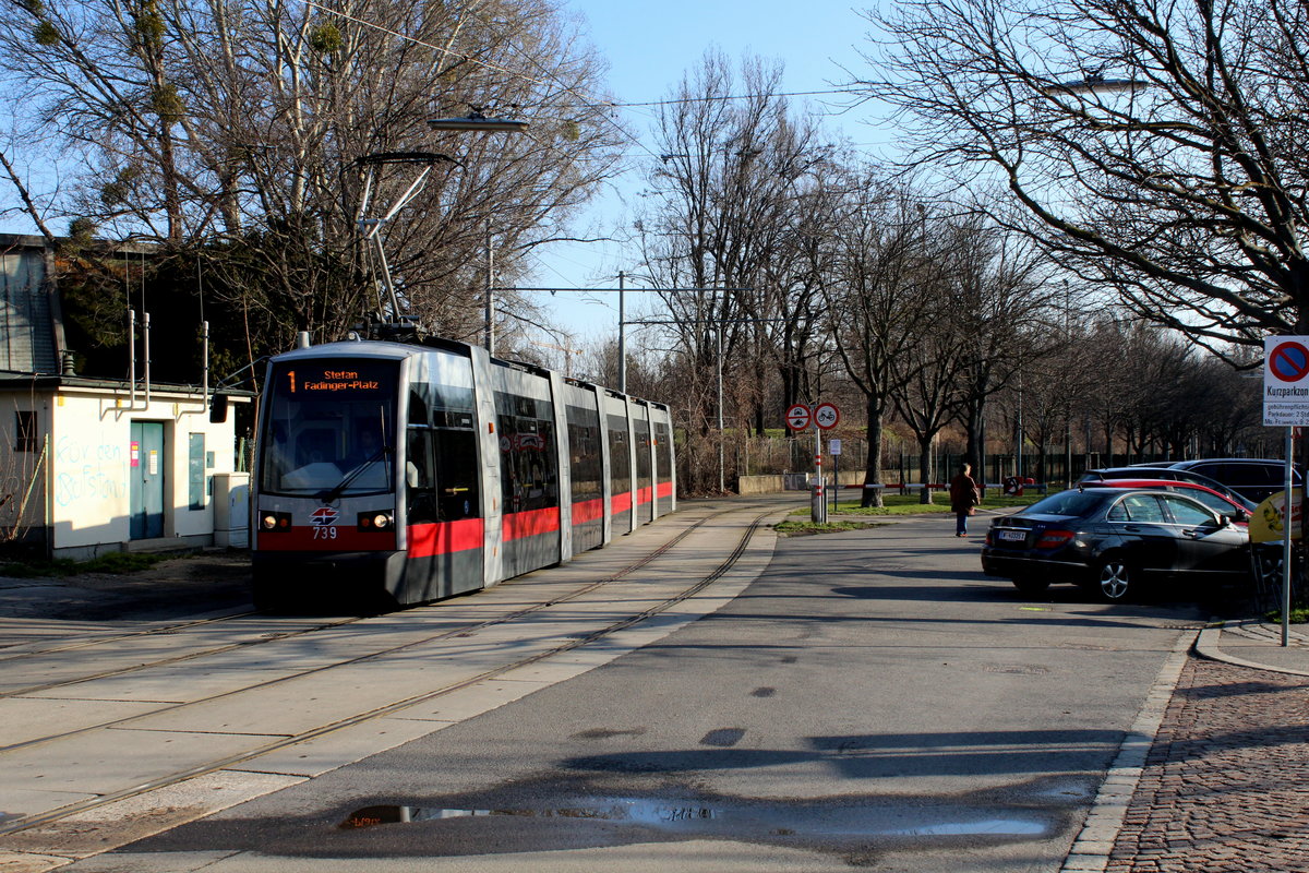 Wien Wiener Linien SL 1 (B1 739) Leopoldstadt, Rotundenallee am 20. Februar 2016.
