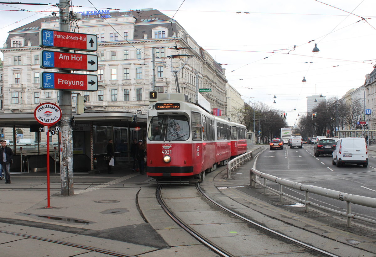 Wien Wiener Linien SL 1 (E2 4021 + c5 1421) Innere Stadt, Schottentor am 24. März 2016.