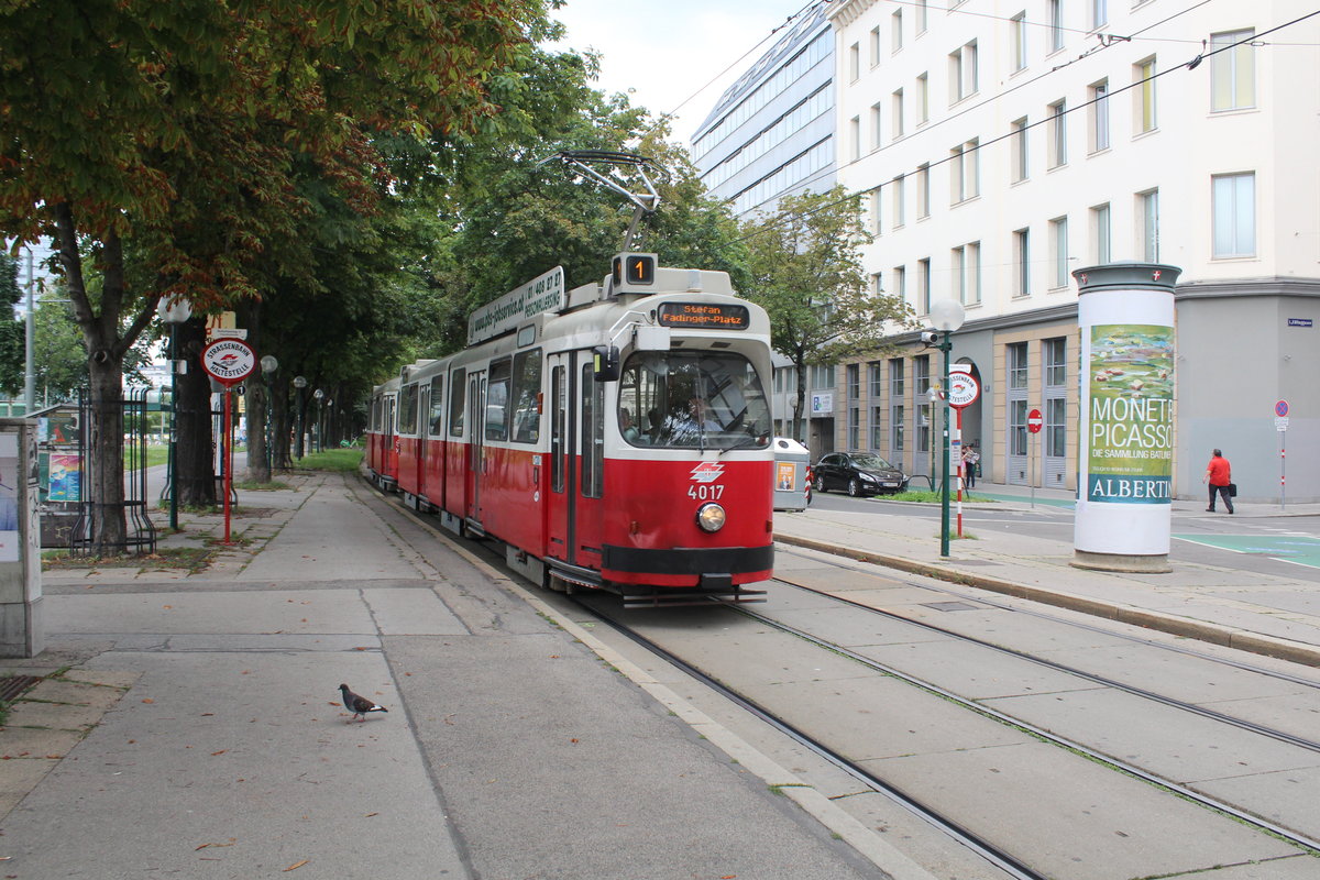 Wien Wiener Linien SL 1 (E2 4017 + c5 1417) Innere Stadt (1. (I) Bezirk), Franz-Josefs-Kai / U-Bahnstation Schottentor am 25. Juli 2016.
