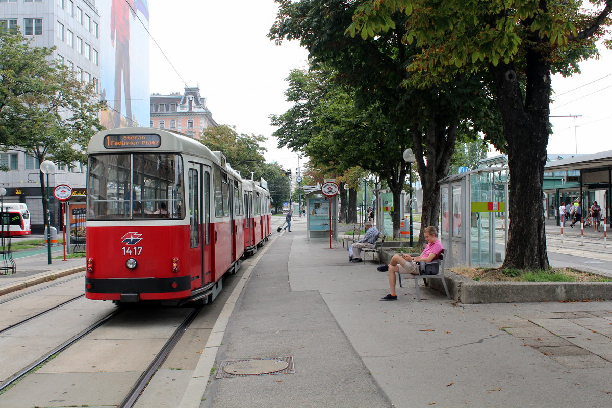 Wien Wiener Linien SL 1 (c5 1417 + E2 4017) Innere Stadt (1. (I) Bezirk), Franz-Josefs-Kai / Hst. U-Bahnstation Schottenring am 25. Juli 2016.