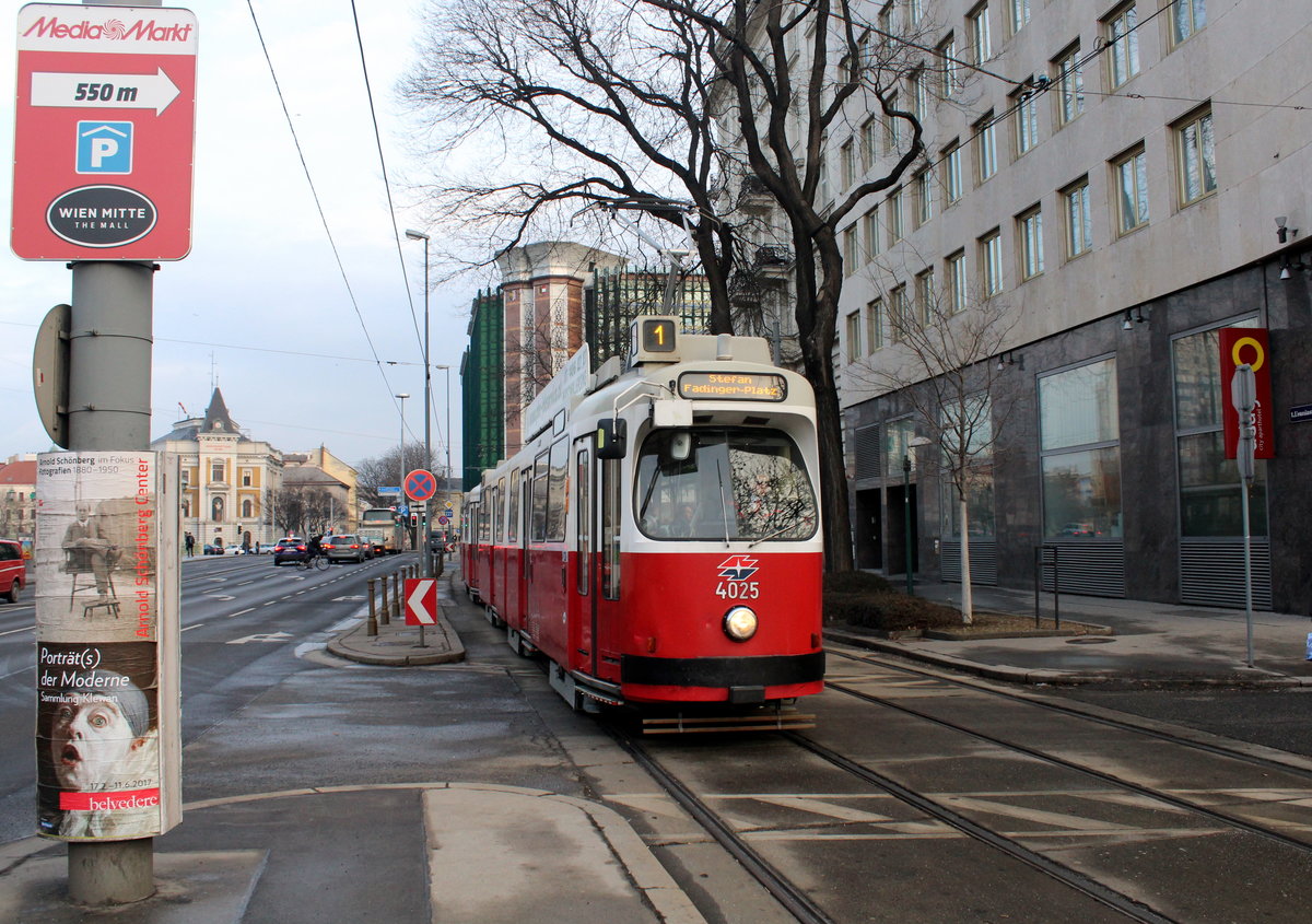 Wien Wiener Linien SL 1 (E2 4025) I, Innere Stadt, Uraniastraße / Julius-Raab-Platz am 17. Februar 2017.