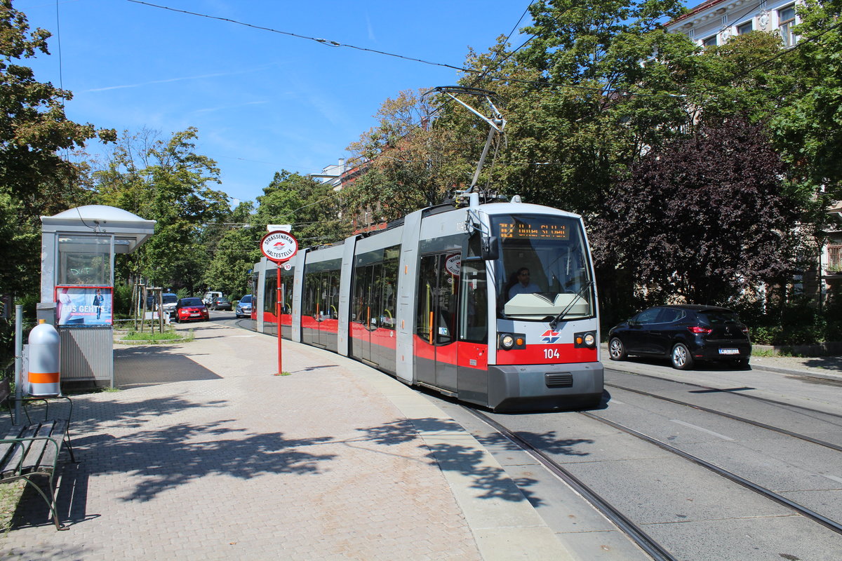 Wien Wiener Linien SL 10 (A 104) XIV, Penzing, Breitensee, Laurentiusplatz am 30. Juli 2018. 