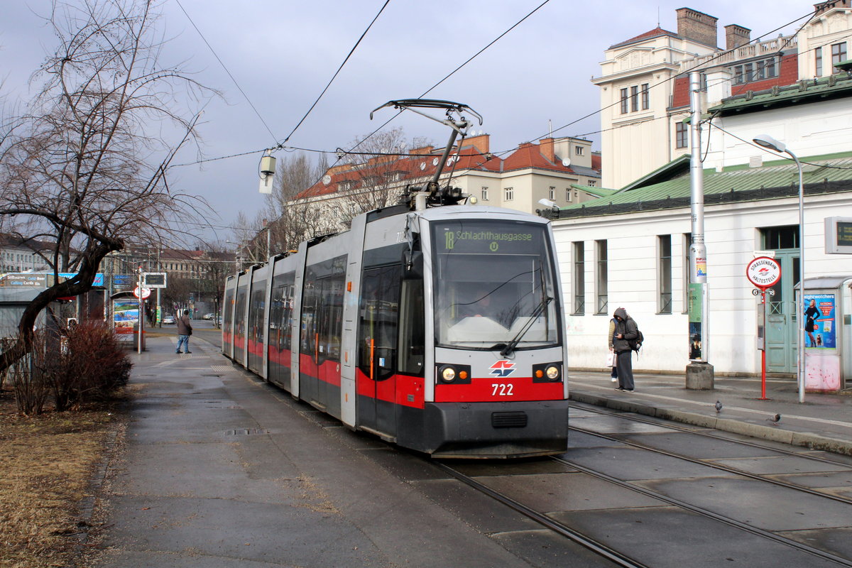 Wien Wiener Linien SL 18 (B1 722) VI, Mariahilf, U-Bahnstation Margaretengürtel am 18. Februar 2017.