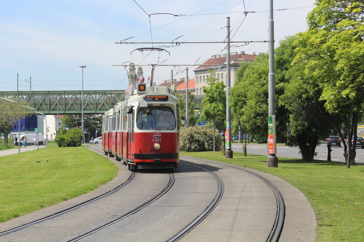 Wien Wiener Linien SL 18 (E2 4081) VI, Mariahilf, Linke Wienzeile am 11. Mai 2017.
