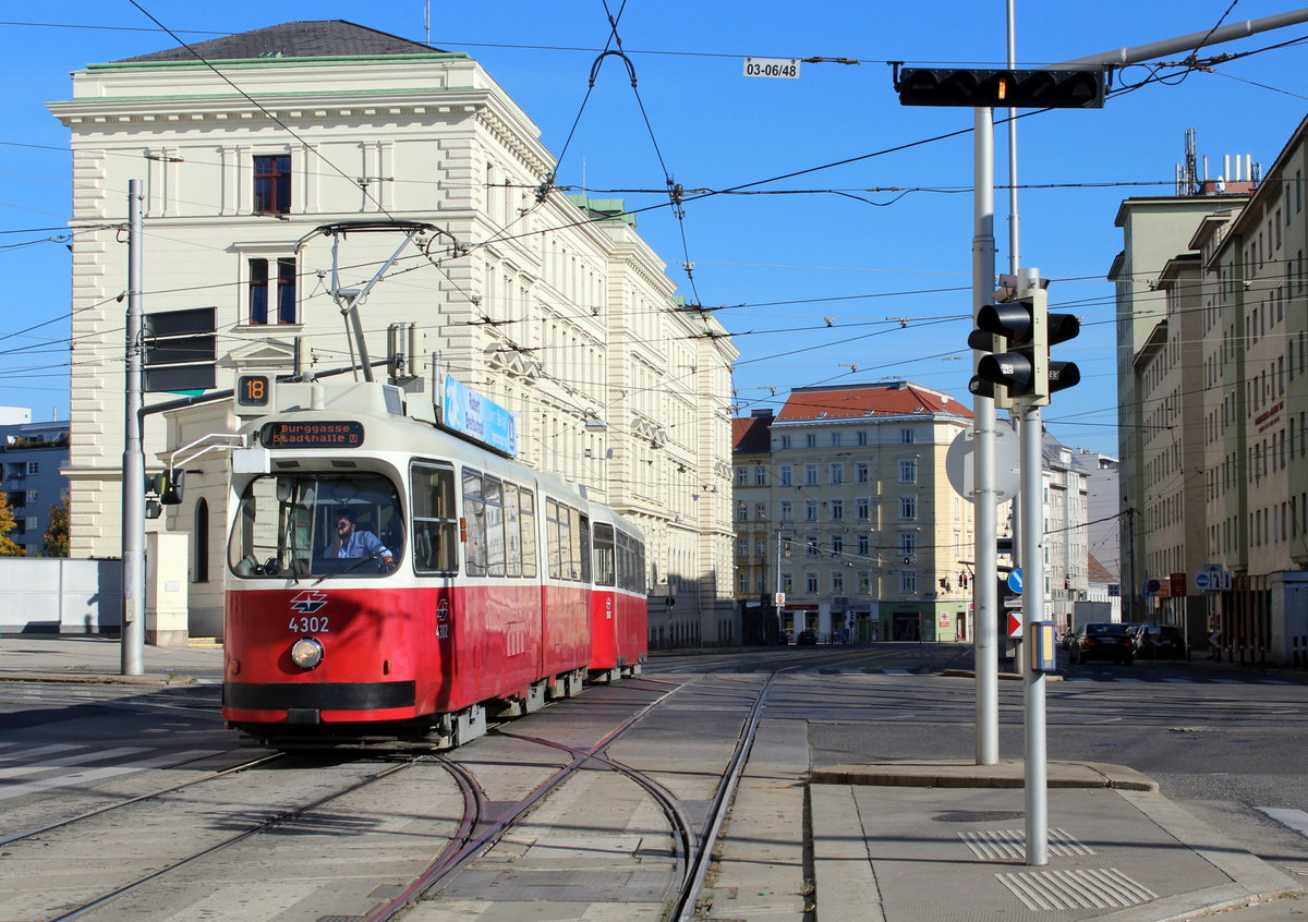 Wien Wiener Linien SL 18 (E2 4302 + c5 1502) III, Landstraße, Landstraßer Hauptstraße / Rennweg am 15. Oktober 2017.