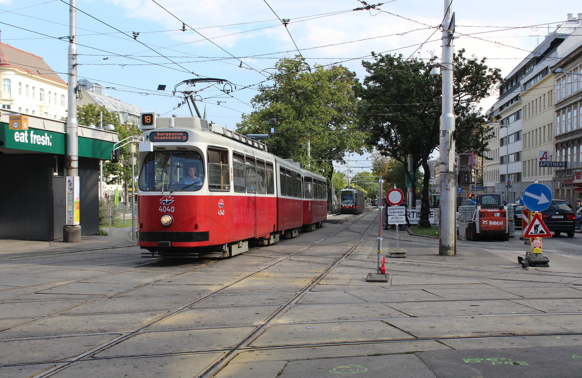 Wien Wiener Linien SL 18 (E2 4040 (SGP 1980) + c5 1440 (Bombardier-Rotax 1979)) XV, Rudolfsheim-Fünfhaus, Neubaugürtel / Märzstraße am 25. Juli 2018. 