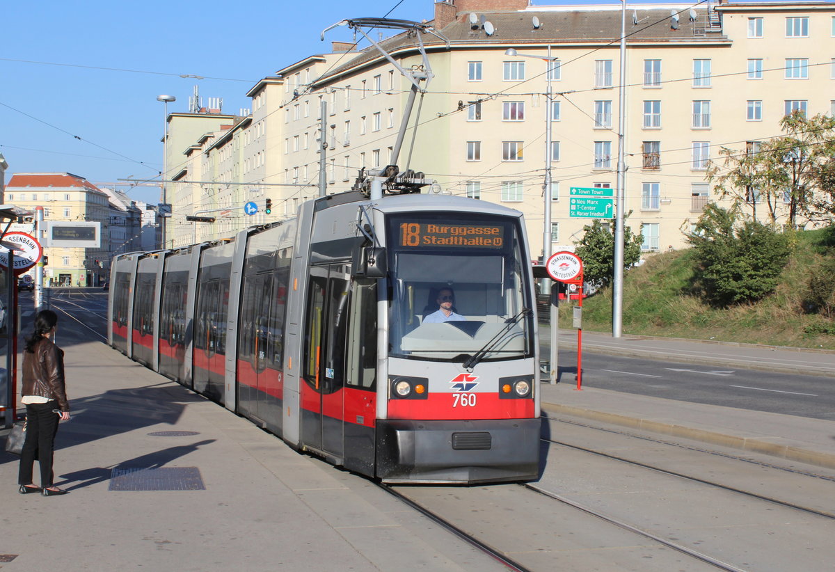 Wien Wiener Linien SL 18 (B1 760) III, Landstraße, Landstraßer Hauptstraße / Rennweg (Hst. St. Marx) am 14. Oktober 2018.