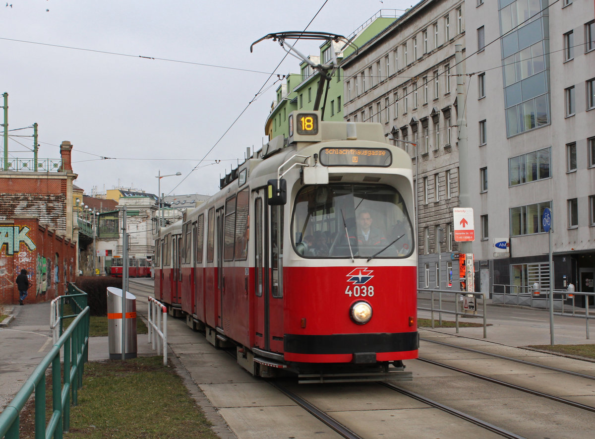 Wien Wiener Linien SL 18 (E2 4038 (SGP 1980)) VI, Mariahlf, Gumpendorfer Gürtel / Linke Wienzeile am 12. Feber / Februar 2019.