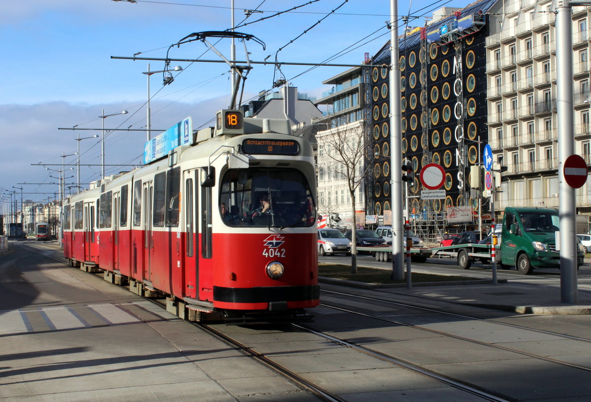 Wien Wiener Linien SL 18 (E2 4042 (SGP 1980)) IV, Wieden, Wiedner Gürtel / Karl-Popper-Straße am 14. Feber / Februar 2019.