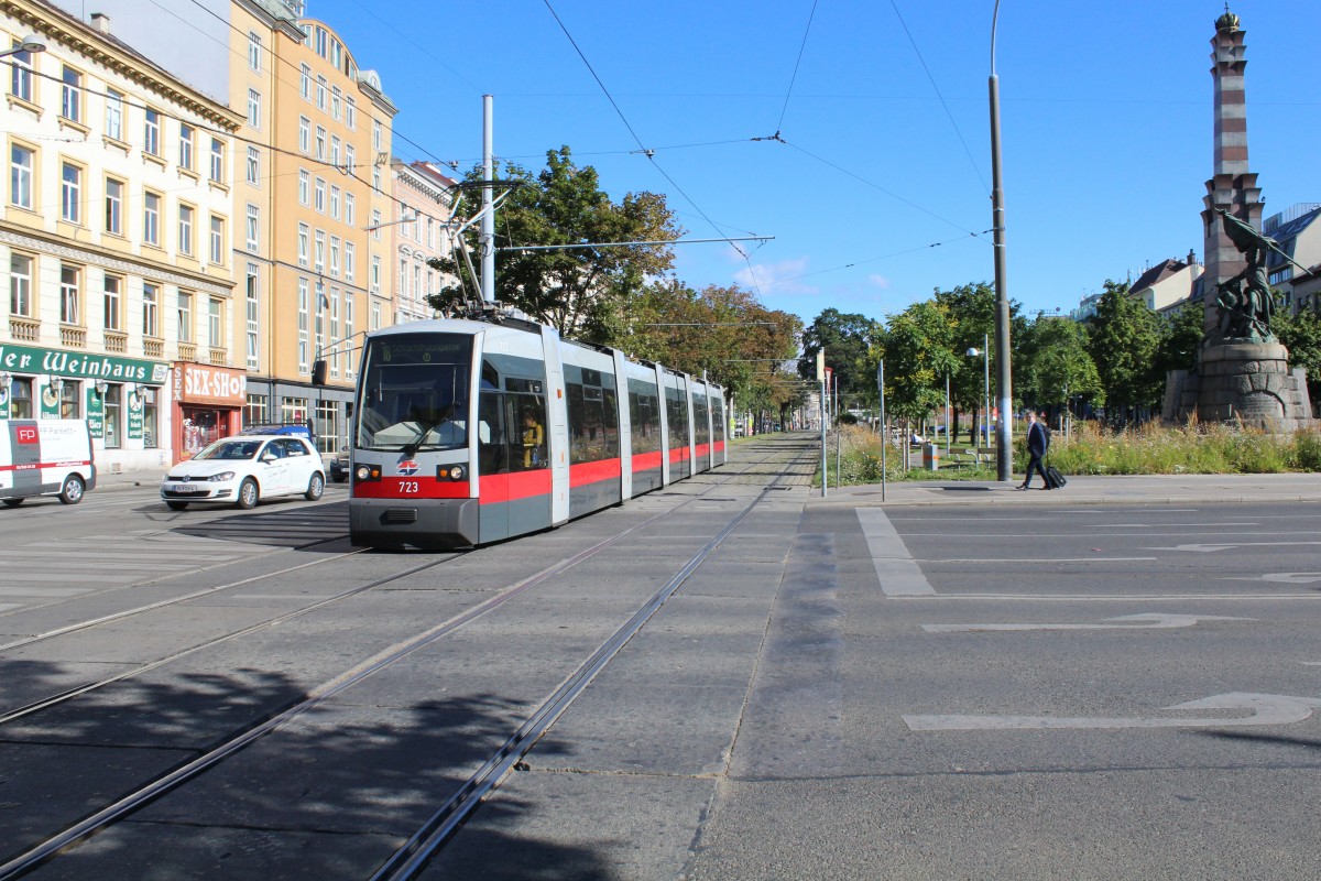 Wien Wiener Linien SL 18 (B1 723) Neubaugürtel / Felberstrasse am 10. Juli 2014.