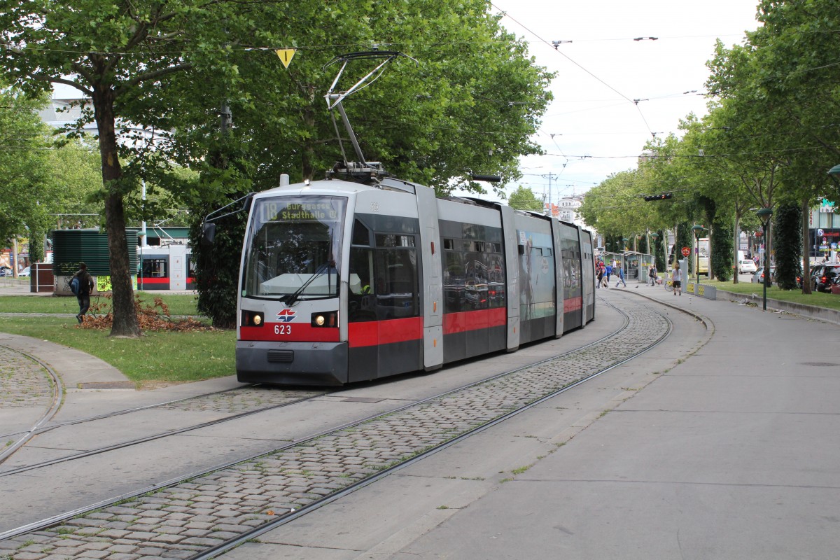 Wien Wiener Linien SL 18 (B 623) Westbahnhof am 9. Juli 2014.