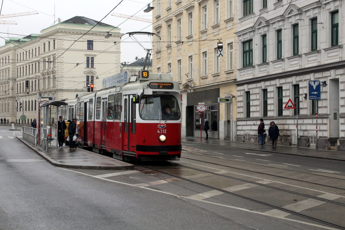 Wien Wiener Linien SL 18 (E2 4312) Landstraße, Schlachthausgasse (Hst. Viehmarktgasse) am 18. Februar 2016.