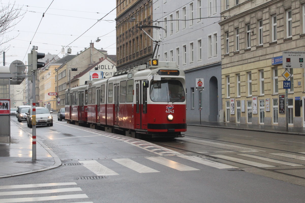 Wien Wiener Linien SL 18 (E2 4042 + c5 1442) Landstraße, Schlachthausgasse (Hst. Baumgasse) am 18. Februar 2016.