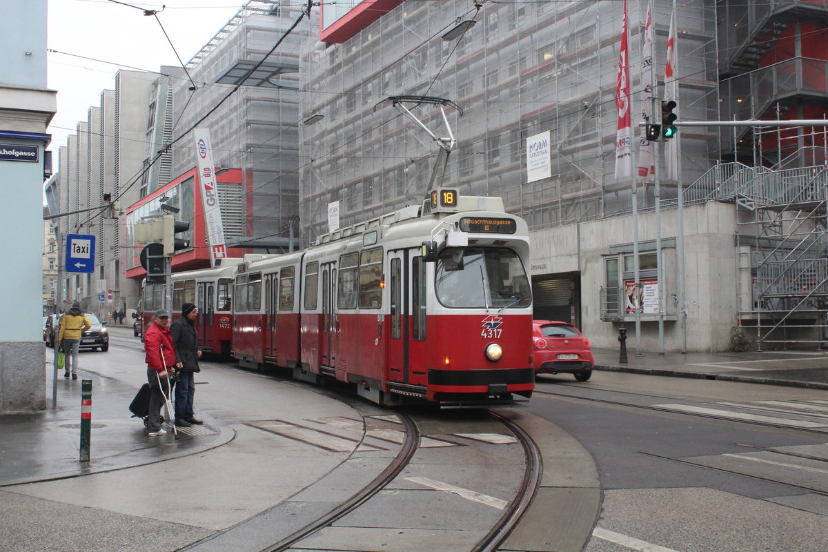 Wien Wiener Linien SL 18 (E2 4317 + c5 1472) Landstraße, Alfred-Dallinger-Platz / Schlachthausgasse / Markhofgasse am 18. Februar 2016.