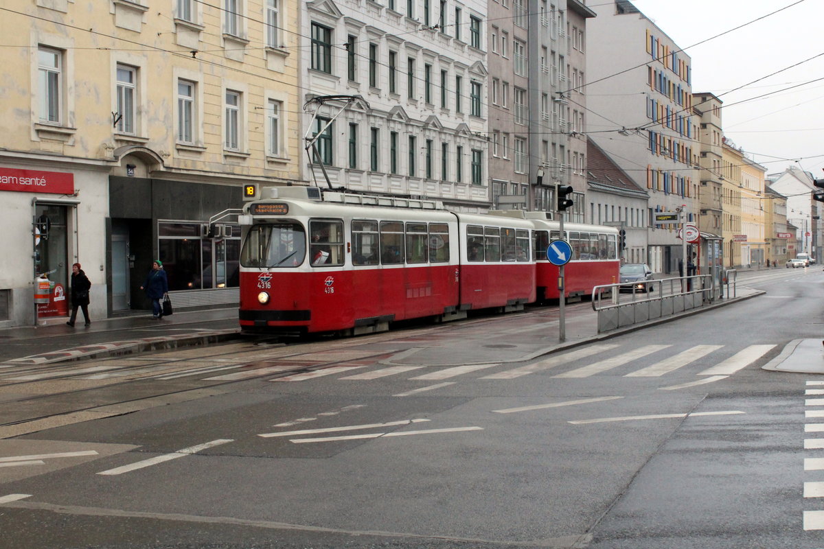 Wien Wiener Linien SL 18 (E2 4316) Landstraße, Schlachthausgasse (Hst. Viehmarktgasse) am 18. Februar 2016.