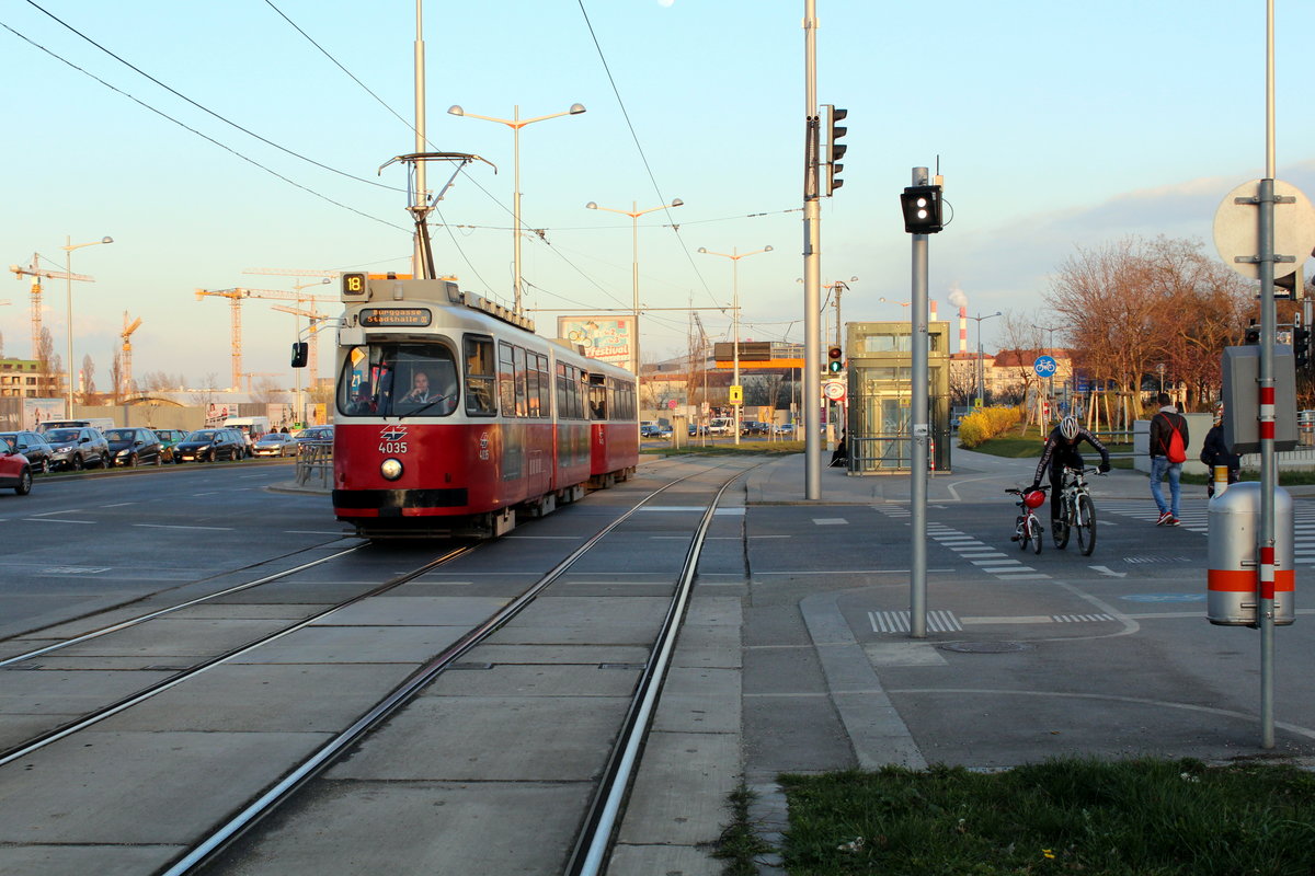 Wien Wiener Linien SL 18 (E2 4035 + c5 1435) Landstraße, Landstraßer Gürtel / Heinrich-Drimmel-Platz am 21. März 2016.