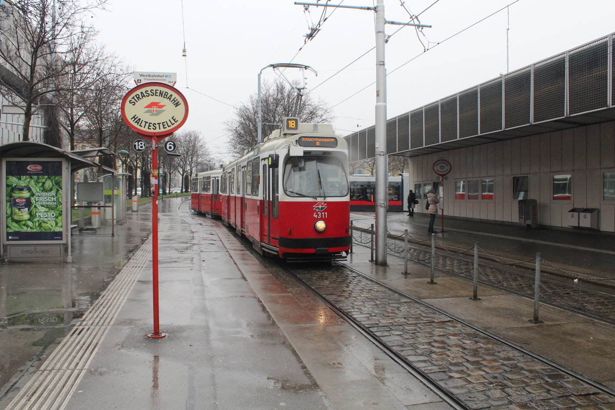 Wien Wiener Linien SL 18 (E2 4311) Westbahnhof am 19. Februar 2016.