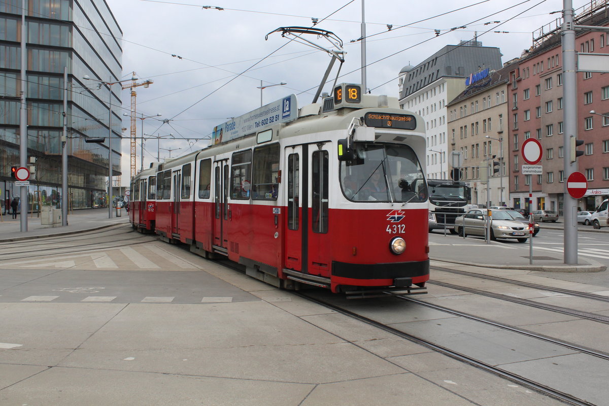 Wien Wiener Linien SL 18 (E2 4312 + c5 1512) Wiedner Gürtel / Arsenalstraße am 16. Februar 2016.
