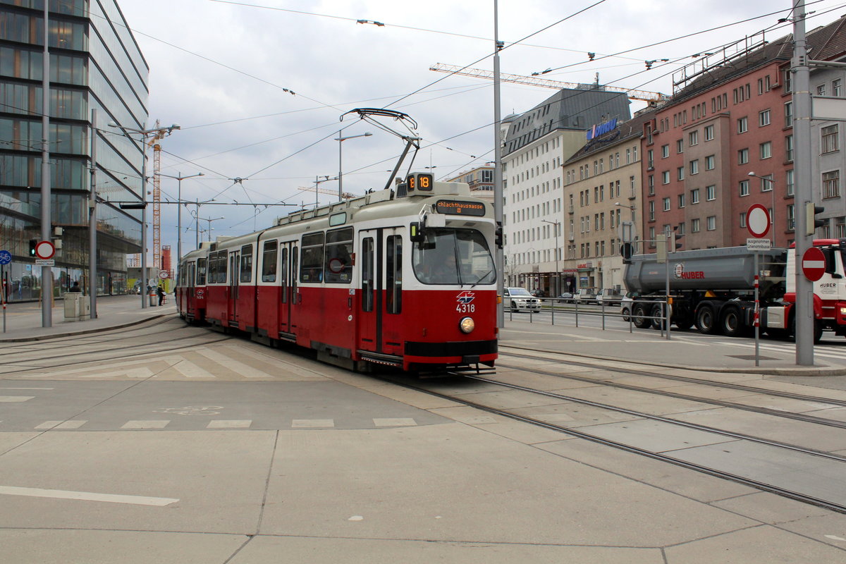 Wien Wiener Linien SL 18 (E2 4318 + c5 1494) Wiedner Gürtel / Arsenalstraße am 16. Februar 2016.