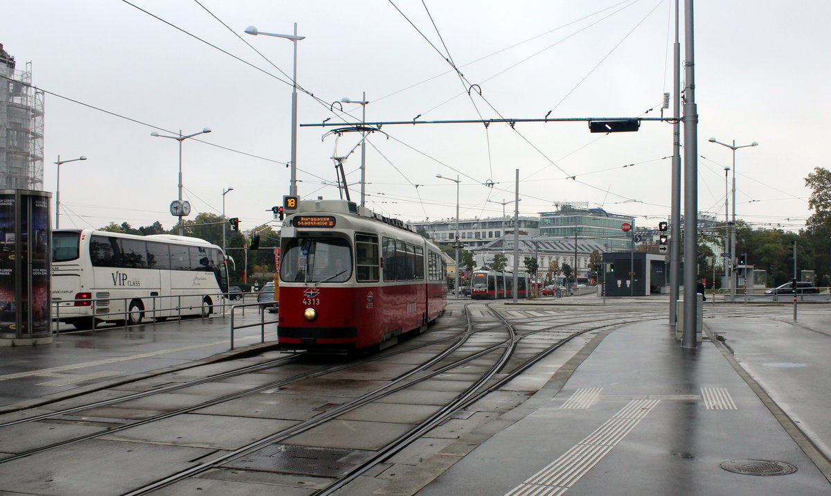 Wien Wiener Linien SL 18 (E2 4313) IV, Wieden, Wiedner Gürtel am 19. Oktober 2016.