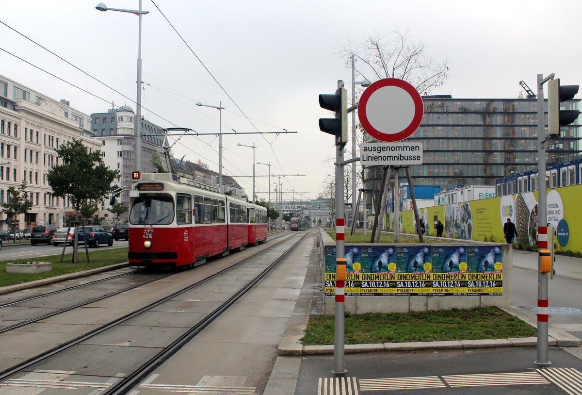 Wien Wiener Linien SL 18 (E2 4316 + c5 1516) IV, Wieden, Wiedner Gürtel am 19. Oktober 2016.