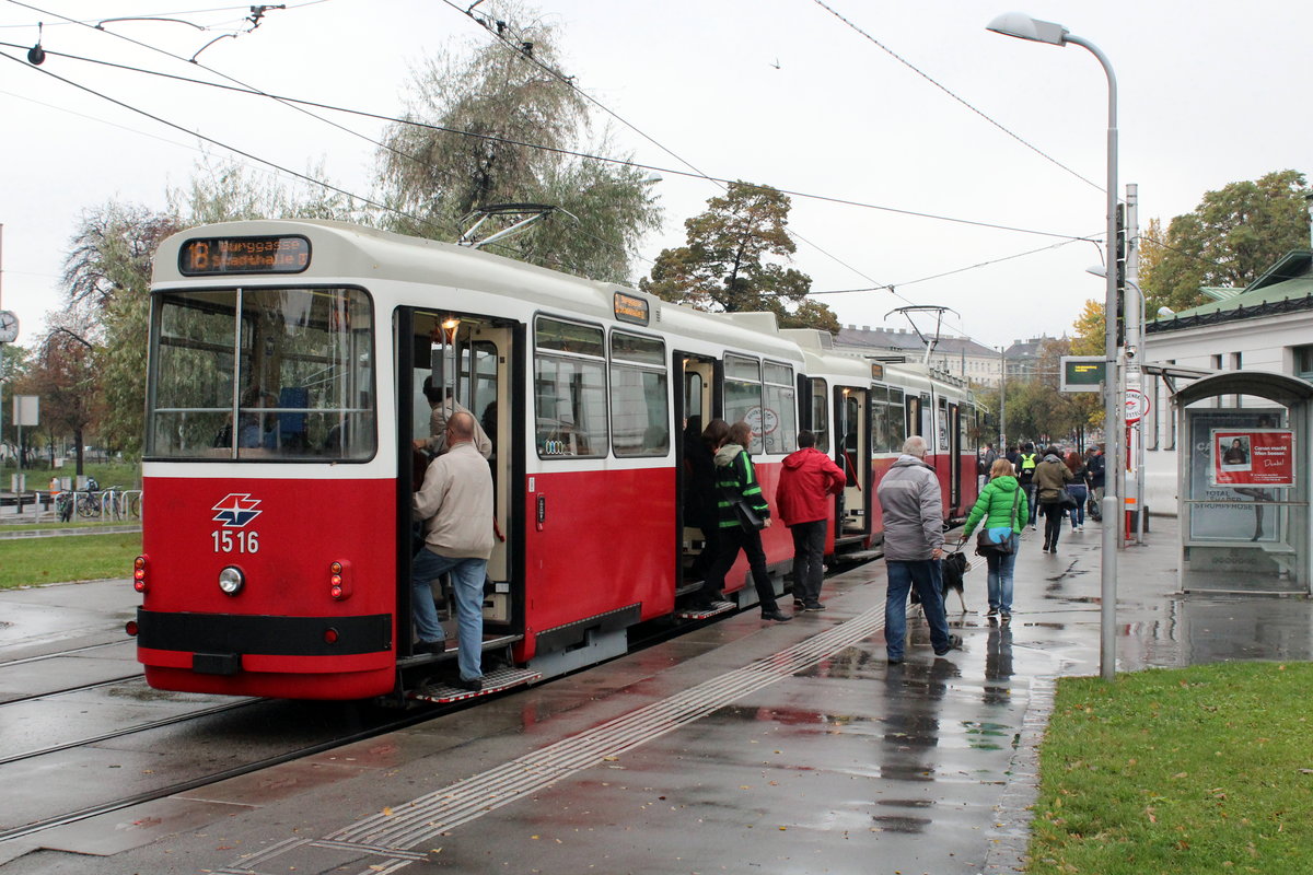 Wien Wiener Linien SL 18 (c5 1516 + E2 4316) VI, Mariahilf, Hst. Margaretengürtel am 18. Oktober 2016.