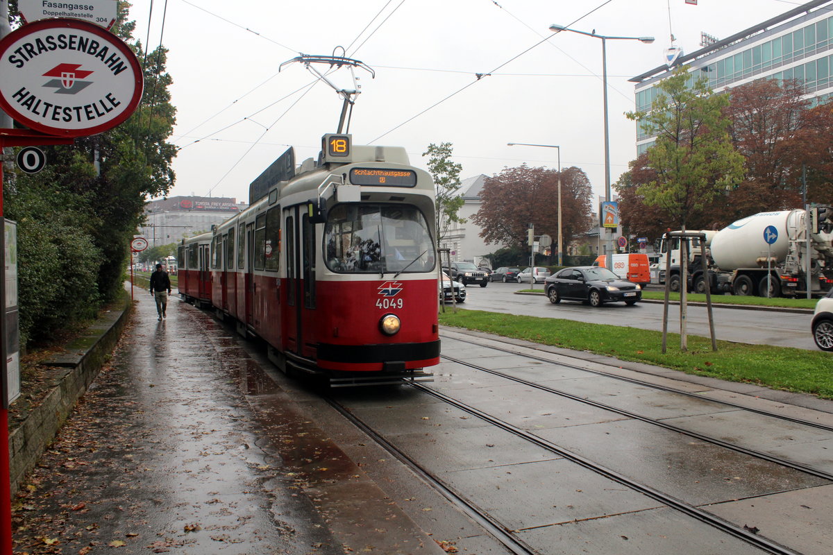 Wien Wiener Linien SL 18 (E2 4049 (SGP 1985)) III, Landstraßer Gürtel (Hst. Fasangasse) am 19. Oktober 2016.