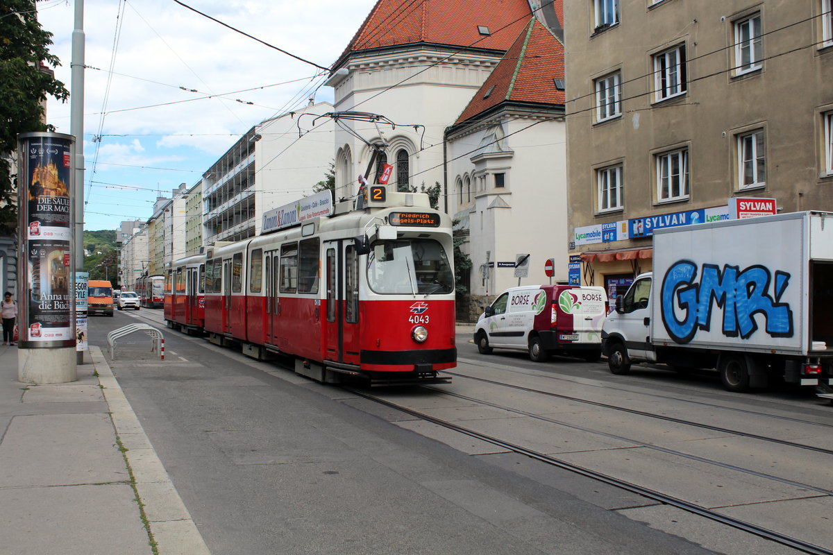 Wien Wiener Linien SL 2 (E2 4043 + c5 144x) XVI, Ottakring, Thaliastraße / Stillfriedplatz am 30. Juni 2017.