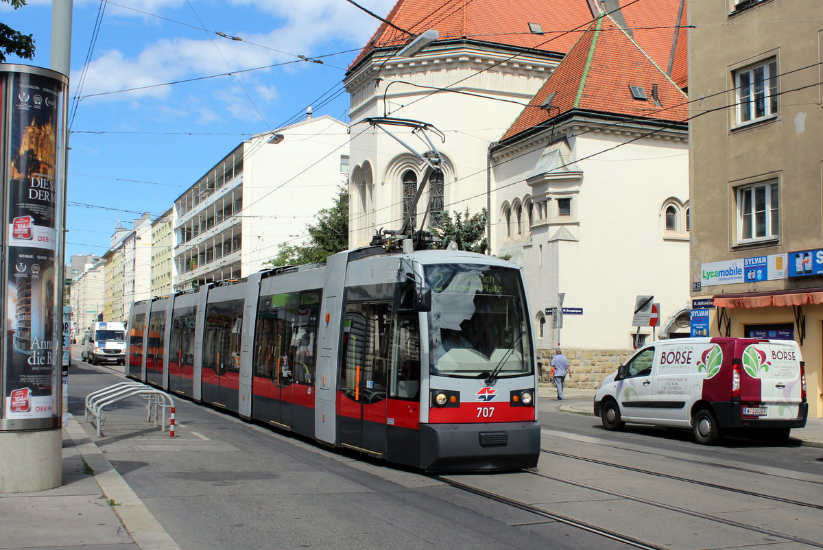 Wien Wiener Linien SL 2 (B1 707) XVI, Ottakring, Thaliastraße / Stillfriedplatz am 30. Juni 2017.