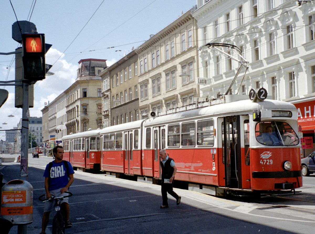 Wien Wiener Linien SL 2 (E1 4729 + c3 1200) XX, Brigittenau, Wallensteinstraße / Klosterneuburger Straße am 4. August 2010. - Scan eines Farbnegativs. Film: Kodak FB 200-7. Kamera: Leica C2.