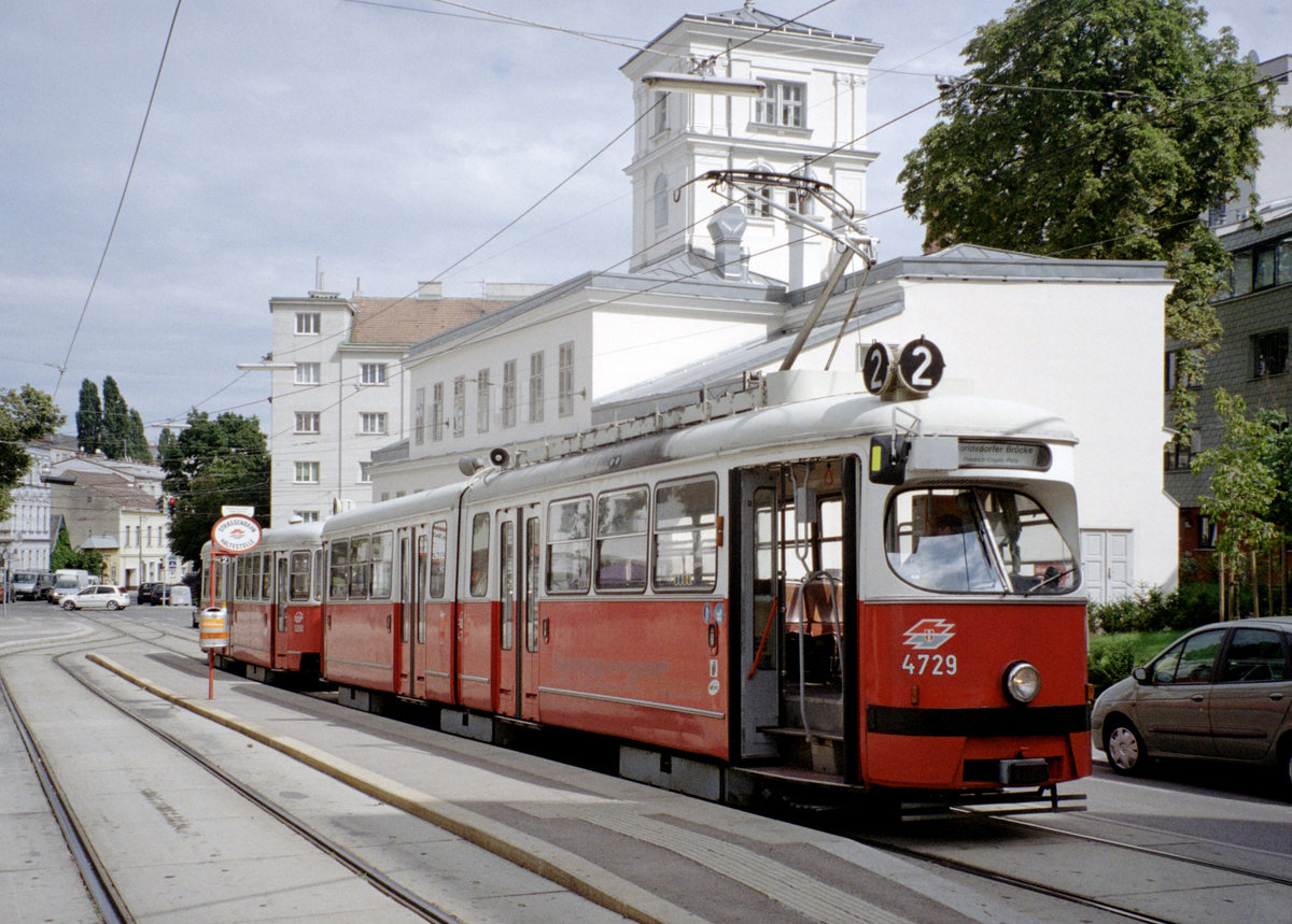 Wien Wiener Linien SL 2 (E1 4729 + c3 1200) XVI, Ottakring, Ottakringer Straße / Edbrustgasse am 5. August 2010. - Scan eines Farbnegativs. Film: Kodak FB 200-7. Kamera: Leica C2.