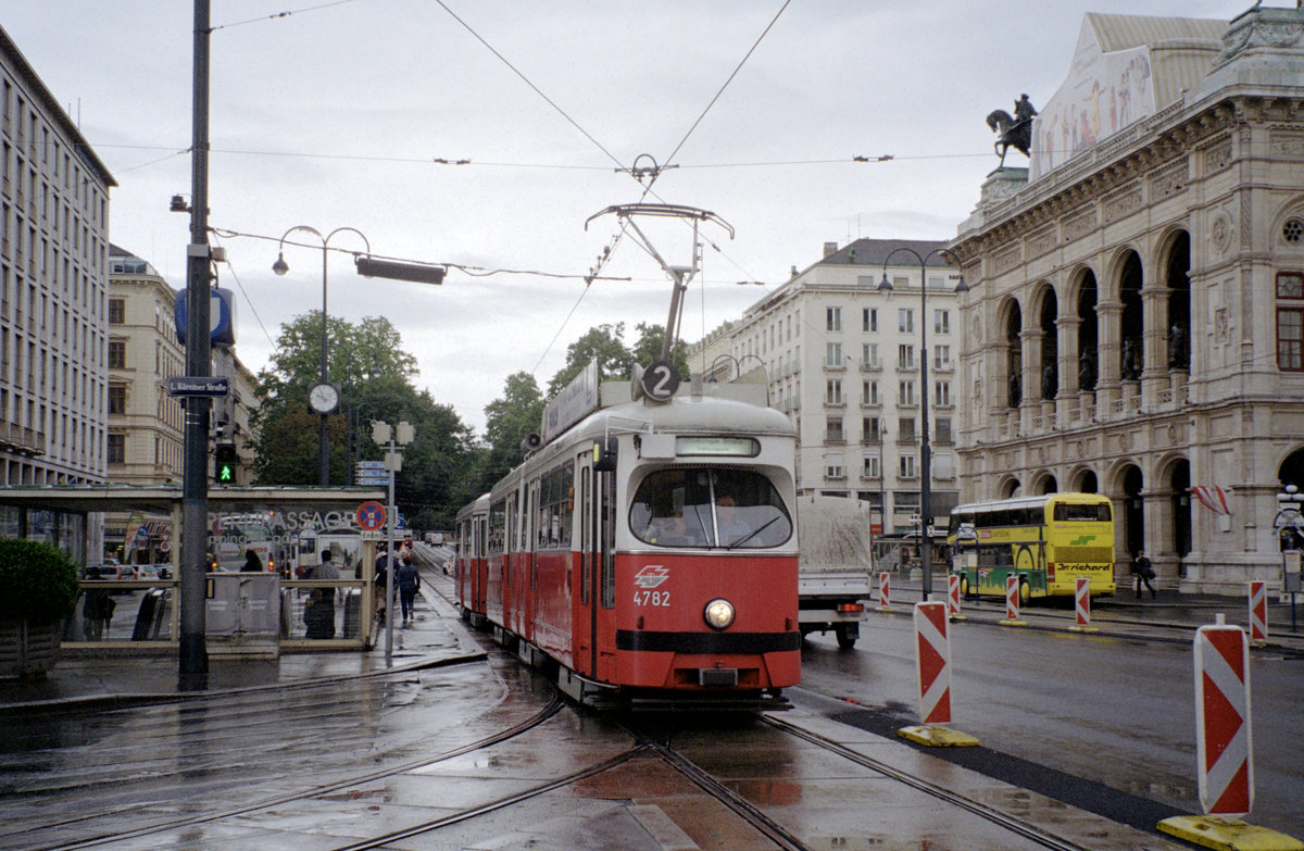 Wien Wiener Linien SL 2 (E1 4782) I, Innere Stadt, Opernring / Kärntner Straße am 6. August 2010.