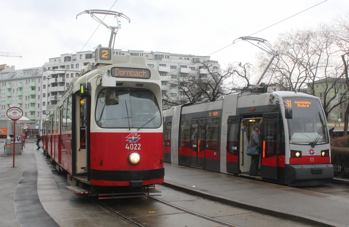 Wien Wiener Linien SL 2 (E2 4022) / SL 33 (A 11) Friedrich-Engels-Platz am 16. März 2018.
