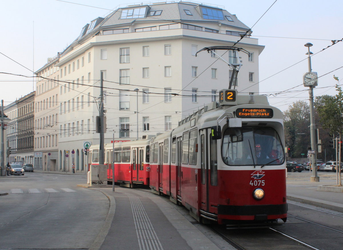 Wien Wiener Linien SL 2 (E2 4075(SGP 1987) + c5 1475 (Bombardier-Rotax 1987)) II, Leopoldstadt, Taborstraße / Am Tabor am 20. Oktober 2018.