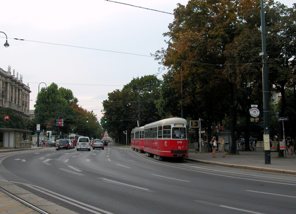 Wien Wiener Linien SL 2 (c4 1318) Burgring / Babenbergerstrasse am 5. August 2010.