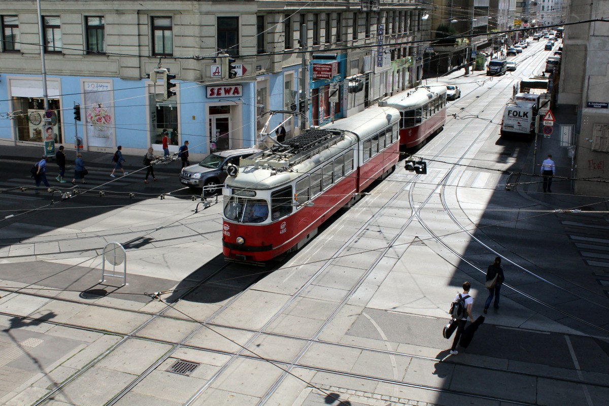 Wien Wiener Linien SL 2 (E1 4800) Josefstädter Strasse / Lerchenfelder Gürtel / U Josefstädter Strasse am 10. Juli 2014.