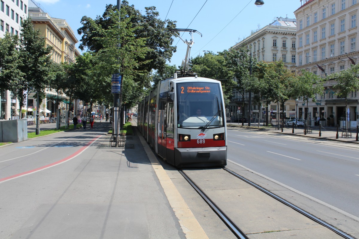 Wien Wiener Linien SL 2 (B 689) Kärntner Ring am 1. Juli 2015.